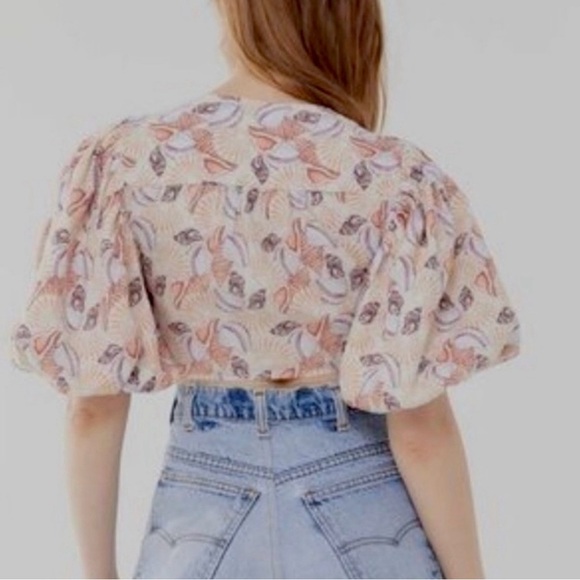 2/$20 Urban Outfitters Devon Seashell Crop - Picture 2 of 5